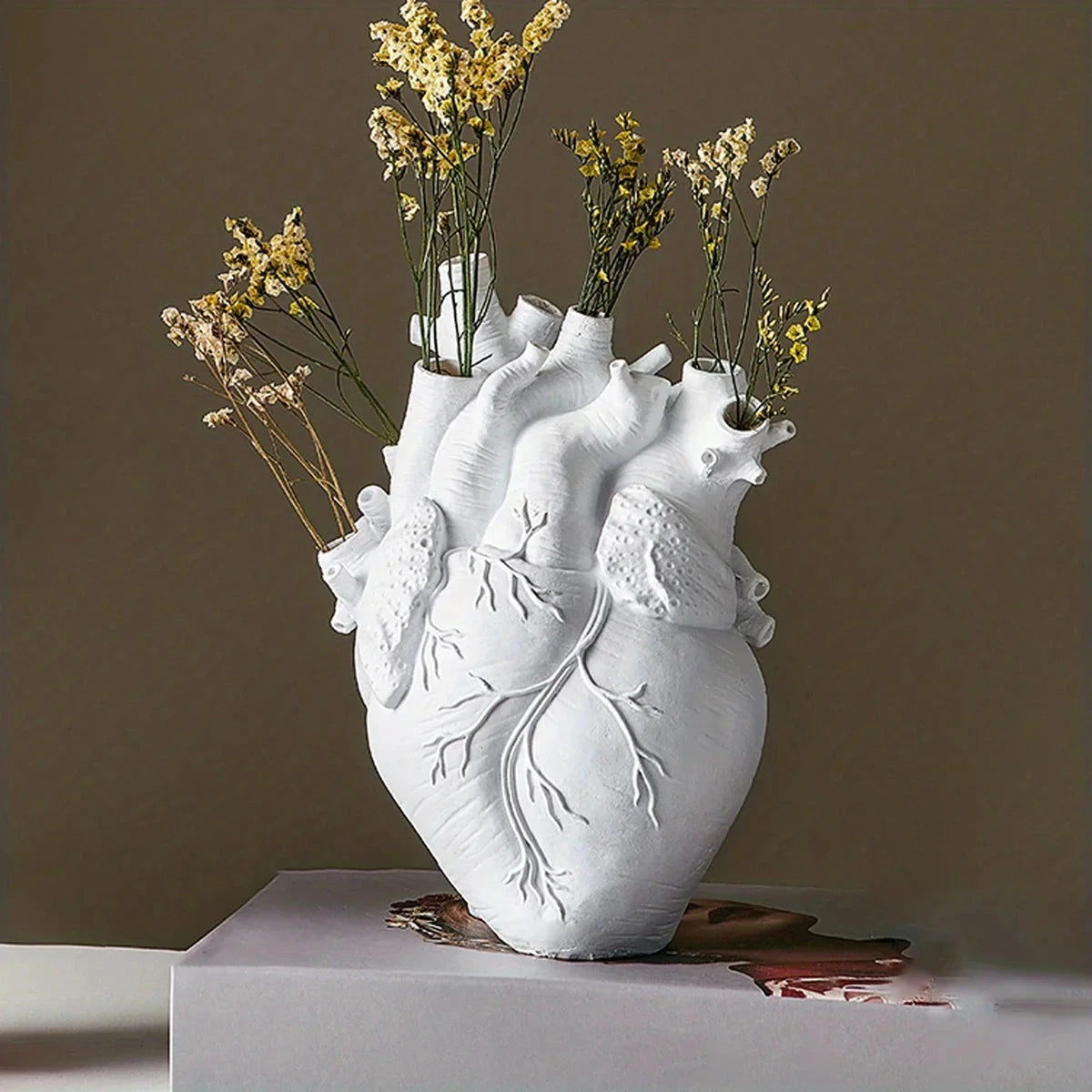 Escultura em Resina Coração Vaso Decorativo para Flores - eFlix Escultura eFlix Branco 