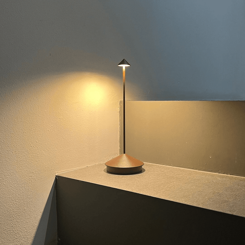 Luminária de Mesa Recarregável Minimalista - Stillus Eletroflix 