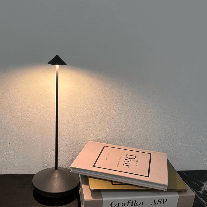 Luminária de Mesa Recarregável Minimalista - Stillus Eletroflix 